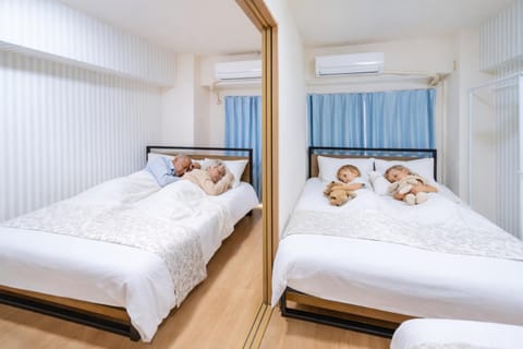 Bed, People, Photo of the whole room, Bedroom, bunk bed, air conditioner