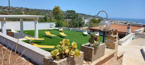Property building, Balcony/Terrace, Living room, Swimming pool