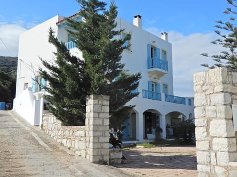 Property building, Day, Landmark view
