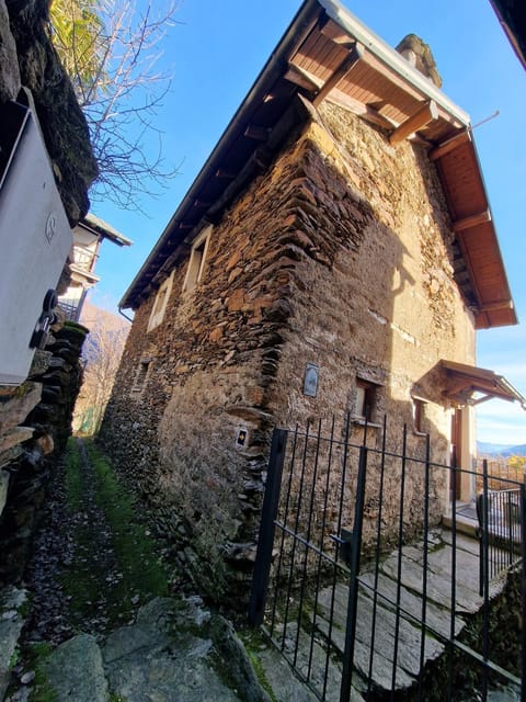 Casa di Luna, Case di Zali House in Canton of Ticino