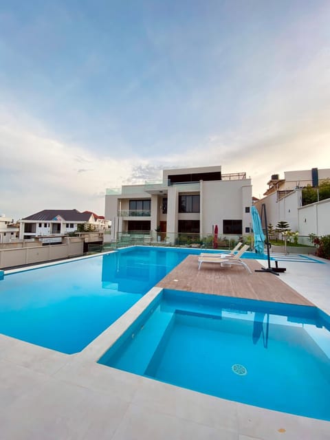 Property building, Day, Pool view, Swimming pool