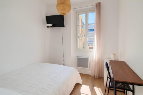 Bed, TV and multimedia, Photo of the whole room, Seating area, Bedroom, heating, internet, towels