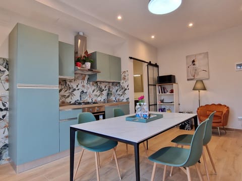 Kitchen or kitchenette, Living room