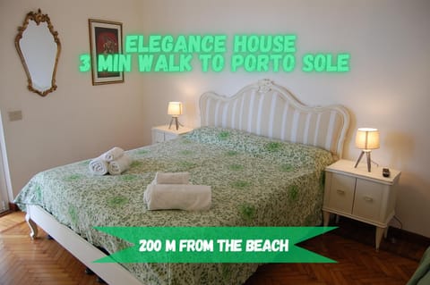 Bed, Photo of the whole room, Bedroom, Text overlay