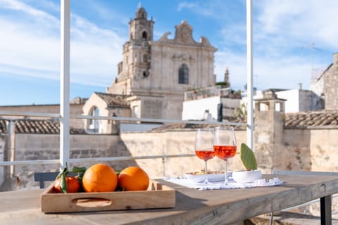 Day, View (from property/room), Balcony/Terrace, Food and drinks, Food, Landmark view, Lunch, Dinner, Drinks, Alcoholic drinks