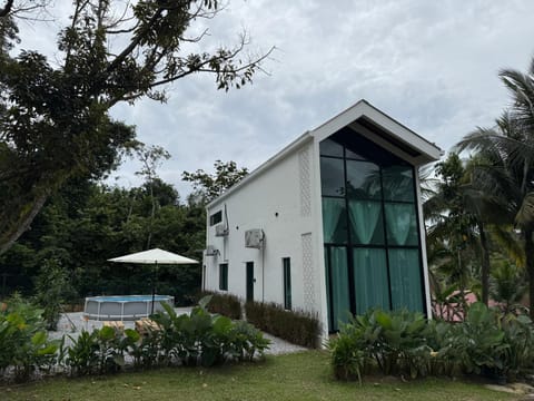 Property building, Garden, Garden view, Swimming pool