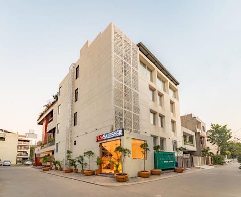 Property building, Neighbourhood, City view, Street view, Location