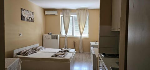 Living room, Photo of the whole room, Seating area, internet