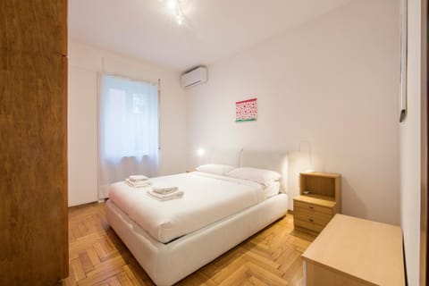 Bed, Photo of the whole room, Bedroom, towels, air conditioner