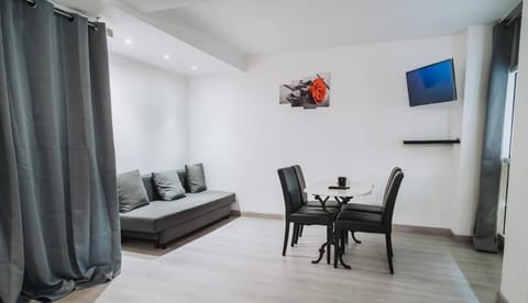 TV and multimedia, Living room, Dining area