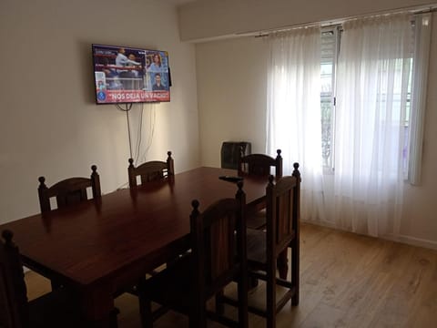 TV and multimedia, Living room, Seating area, Dining area
