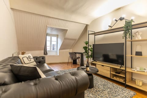 Communal lounge/ TV room, TV and multimedia, Living room, Seating area