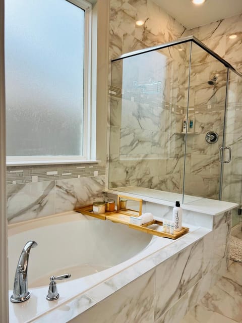 Charming Retreat Modern Luxury Family Sleeps 10 House in Harris County