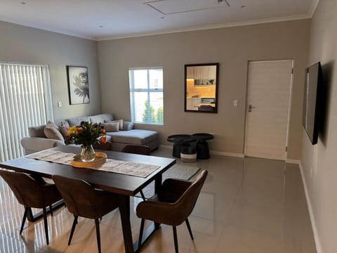 Communal lounge/ TV room, TV and multimedia, Living room, Dining area