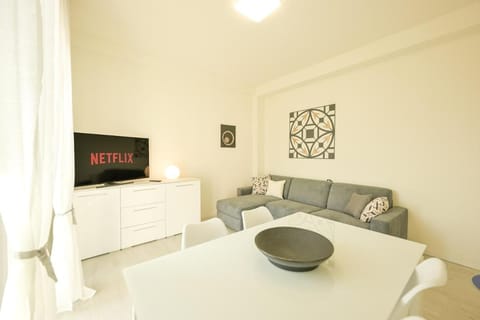 Modern apartment in the heart of Maslianico with Wi-Fi and AC Apartment in Como