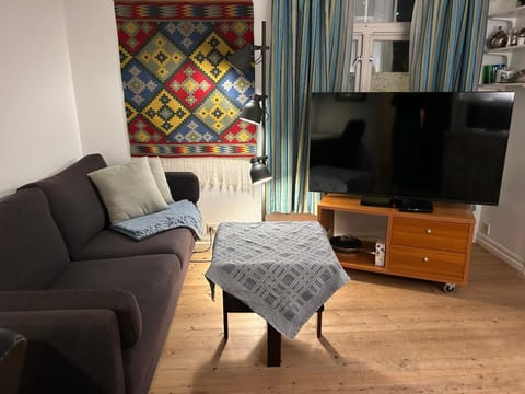 TV and multimedia, Living room, Seating area, internet
