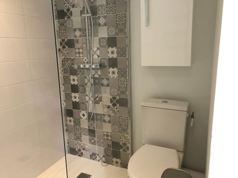 1 chambre indépendante dans maison Vacation rental in Tassin-la-Demi-Lune