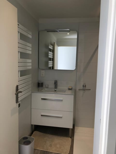 1 chambre indépendante dans maison Vacation rental in Tassin-la-Demi-Lune