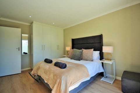 Bedroom, towels, wardrobe