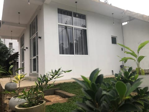 Property building, Spring, Day, Garden, Garden view