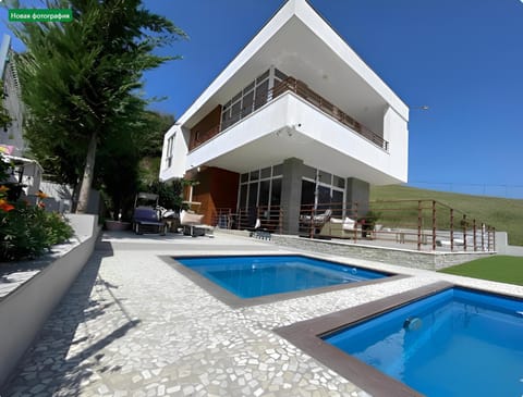 Property building, Day, Mountain view, Pool view, Swimming pool