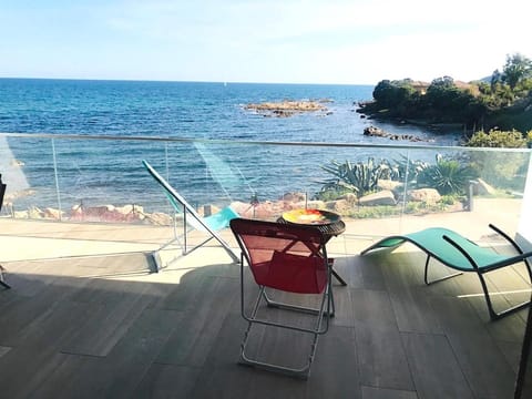 Patio, Day, Natural landscape, View (from property/room), Balcony/Terrace, Balcony/Terrace, Beach, Sea view, sunbed