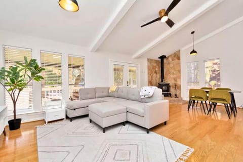 Living room, Photo of the whole room, Seating area