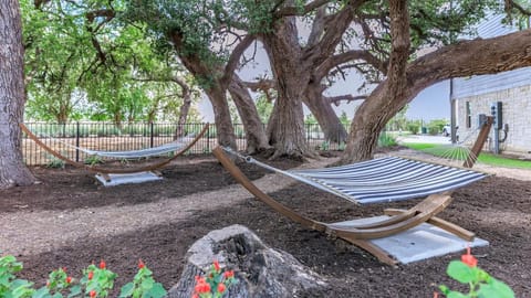 Fully Furnished 1BR with WiFi & Laundry in Leander Apartment in Leander