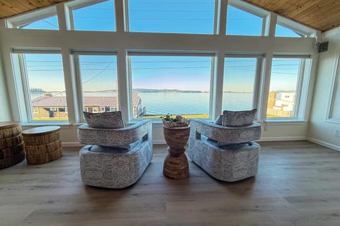 Luba's Beach House House in Camano Island