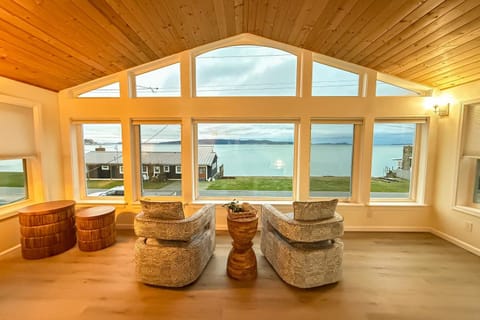 Luba's Beach House House in Camano Island