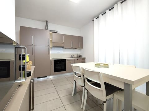 Kitchen or kitchenette, Dining area, dishwasher, oven, stove, toaster