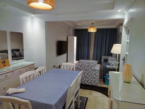 TV and multimedia, Living room, Seating area, Dining area, Evening entertainment