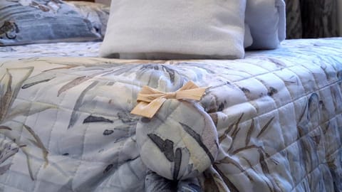 Bed, Bedroom, air conditioner