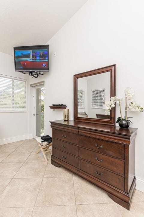 Oceanfront Luxury Villa 5Bedroom and 4Bath Beach Access House in Hollywood Beach