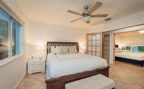 Oceanfront Luxury Villa 5Bedroom and 4Bath Beach Access House in Hollywood Beach