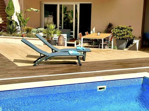 Patio, Day, Pool view, Swimming pool, sunbed
