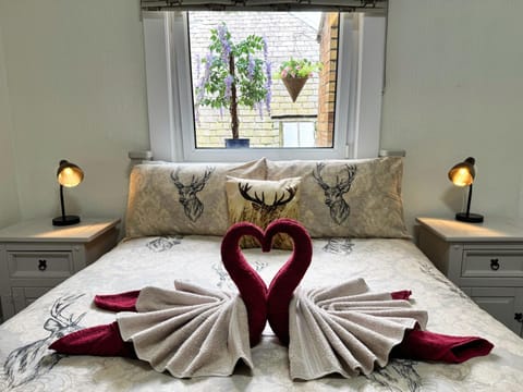 Bed, Bedroom, towels