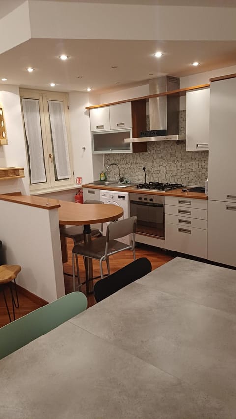 Kitchen or kitchenette, Dining area, stove