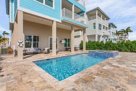 Ocean Pearl House in Estero Island