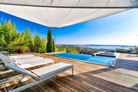 Day, Natural landscape, View (from property/room), Balcony/Terrace, Pool view, Sea view, Swimming pool, sunbed