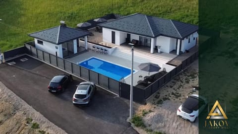 Property building, Day, Neighbourhood, Natural landscape, Bird's eye view, Garden, Balcony/Terrace, Pool view, Street view, Swimming pool, Swimming pool, Location, Parking, sunbed
