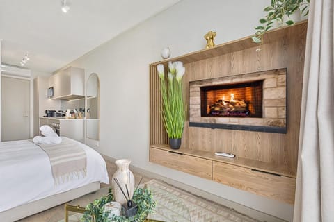Bed, Kitchen or kitchenette, Photo of the whole room, Bedroom, flat iron