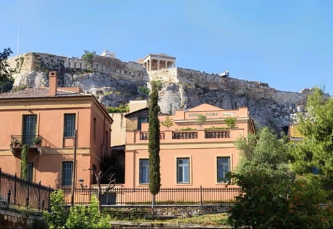 Nearby landmark, Day, Natural landscape, Landmark view, Mountain view