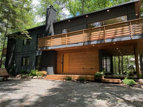 Pine Breeze Villa in Lake Naomi