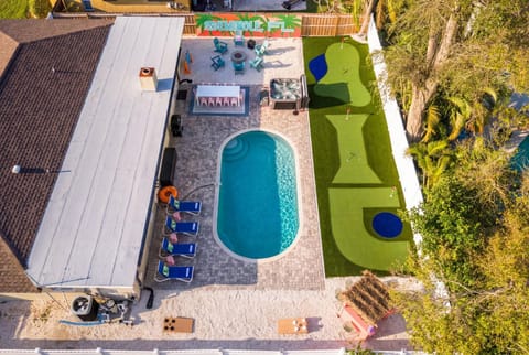 Epic Backyard - Private Pool - Firepit - Putt Putt House in Seminole