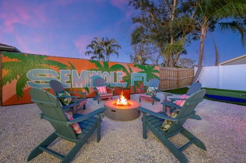Epic Backyard - Private Pool - Firepit - Putt Putt House in Seminole