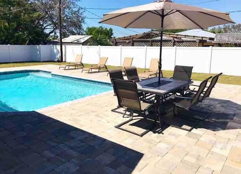 Beautiful pool home minutes from Anna Maria Island House in Bradenton