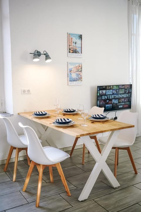 Living room, Dining area