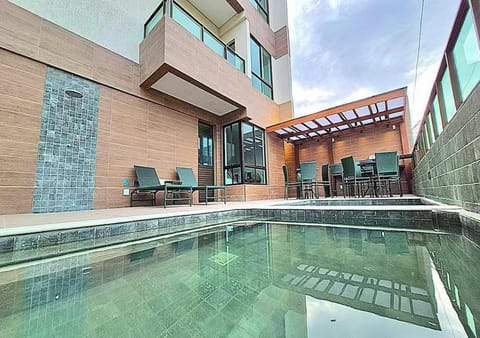 Property building, Day, Pool view, Swimming pool, Swimming pool