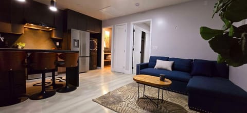 Shower, Kitchen or kitchenette, Living room, laundry